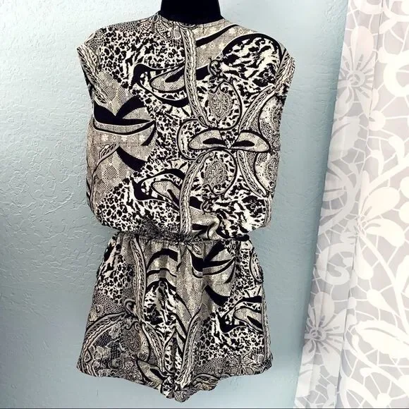 ANGL Black & Cream Abstract Pribt Surplice Short Romper Size Small - Picture 9 of 15